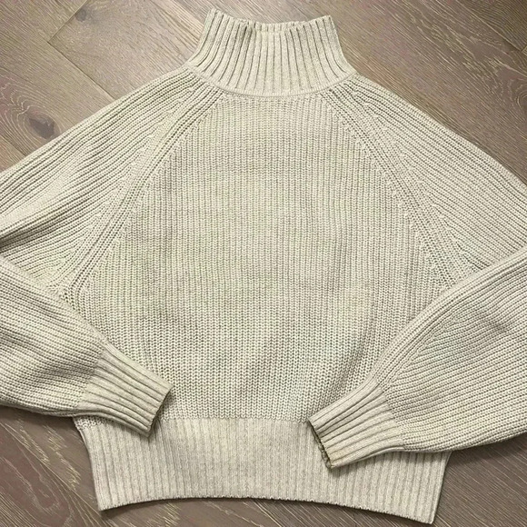 H&M Ribbed Turtleneck Sweater - Picture 2 of 6